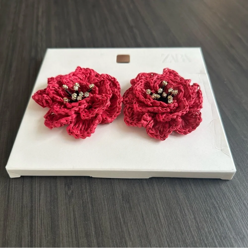 Zara raffia flower
